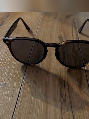 Unisex Ray-Ban Brown Tortoise Temple Arm with Light Blue Print